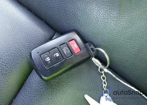 2015 Toyota Rav4 Limited z USA, uszkodzony, nr VIN 2T3DFREV2FW243533